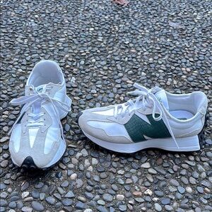 New Balance 327 in size US W7.5